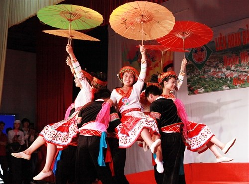 Thời trang thổ cẩm nữ