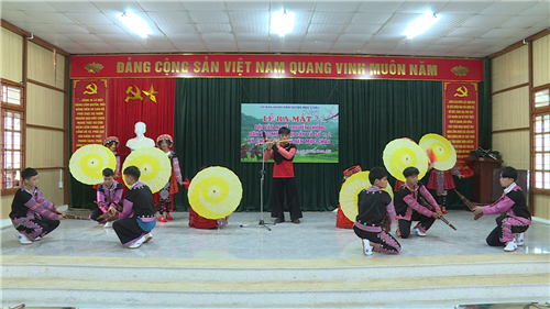 Đội múa bản Tà Số
